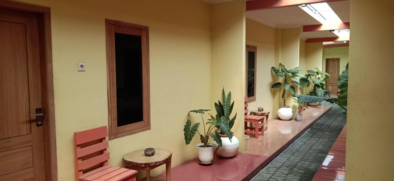 Latansa Homestay Banyuwangi  Buitenkant foto